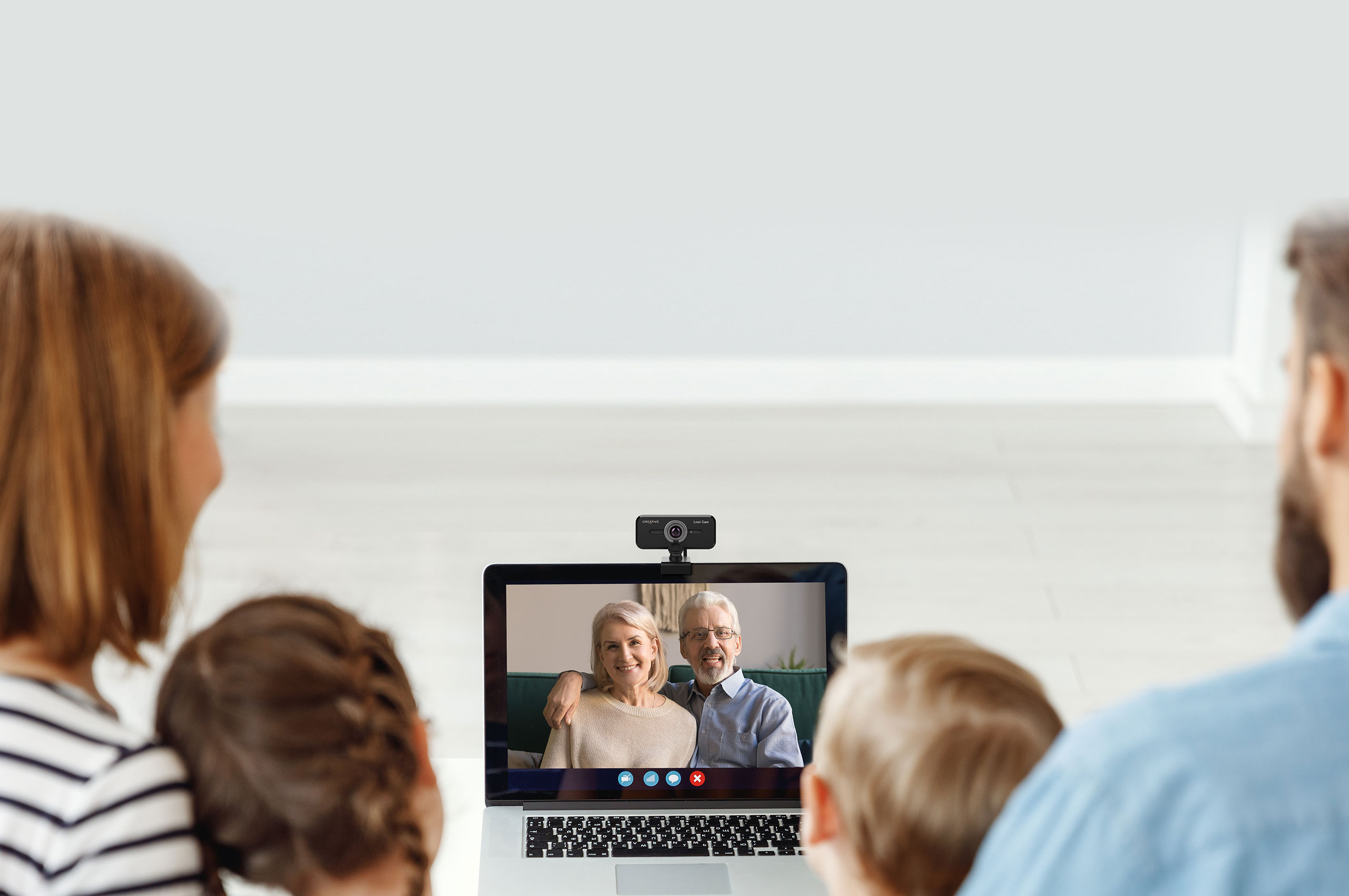 音訊與麥克風圖示，示意清晰音訊拾取